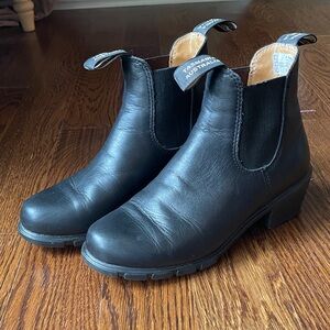 Black Leather Heeled Size 7 Blundstones